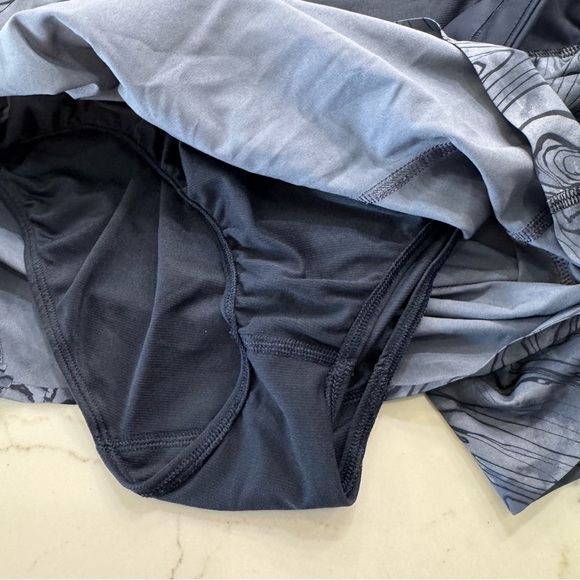 Athleta Run With It Printed Shorts Lined 3.5” XL - Picture 6 of 6